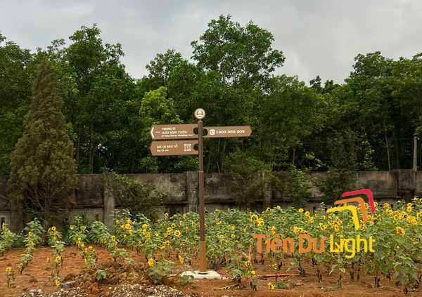 Biển chỉ dẫn dạng cột màu sắc hài hòa, dễ nhận diện