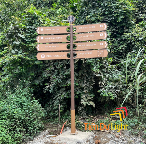 Mẫu biển chỉ dẫn dạng cột hiện đại, đồng bộ