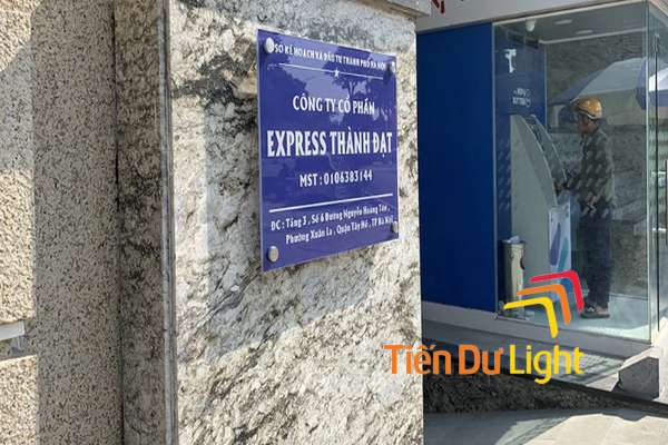 Biển công ty gắn cổng đẹp, nhận diện tốt