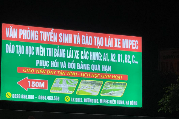 Thông tin cần có trên biển quảng cáo dạy lái xe