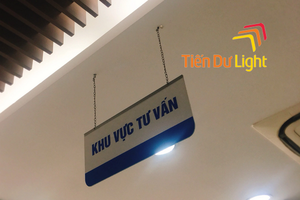 Biển treo trần văn phòng hiện đại, sang trọng