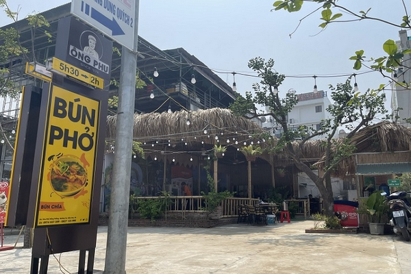 Biển vẫy quán phở giá rẻ, bền đẹp, phù hợp với nhiều mô hình