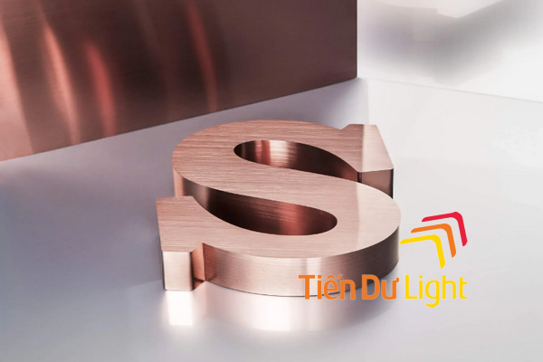 Gia công chữ inox hồng xước đúng chuẩn