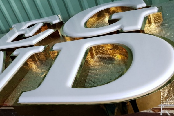 Chi phí làm chữ inox lọng viền hút nổi