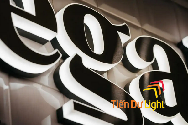 Chữ inox sáng hông làm biển chữ nổi quảng cáo