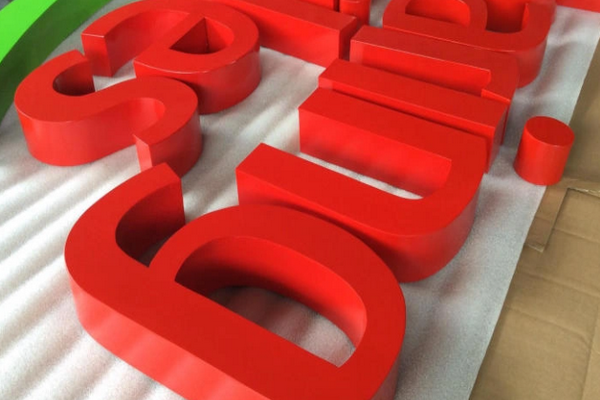 Chữ inox sơn ứng dụng thế nào trong quảng cáo?