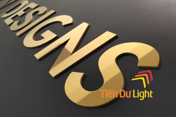Chữ inox vàng bóng làm biển quảng cáo đẹp, thu hút người nhìn