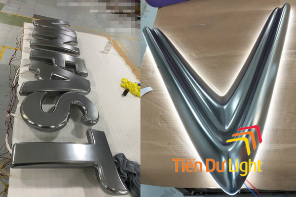 Giá làm chữ mica mạ crom không cố định