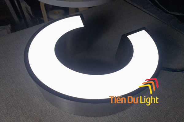 Mẫu chữ mica trắng sáng đèn đẹp, độc đáo, đẳng cấp