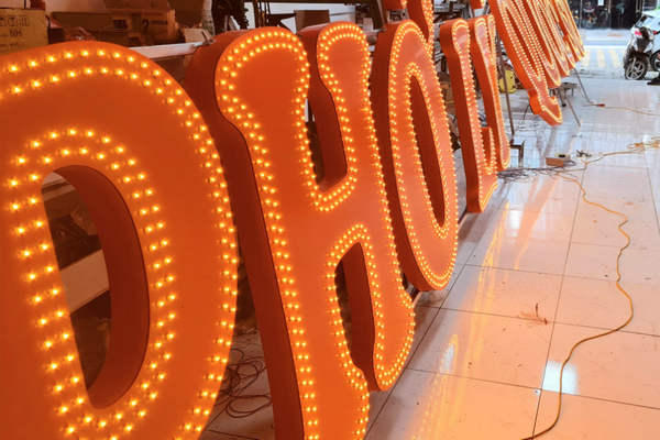Chữ nổi alu cắm led – “Vũ khí bí mật” giúp thu hút khách hàng