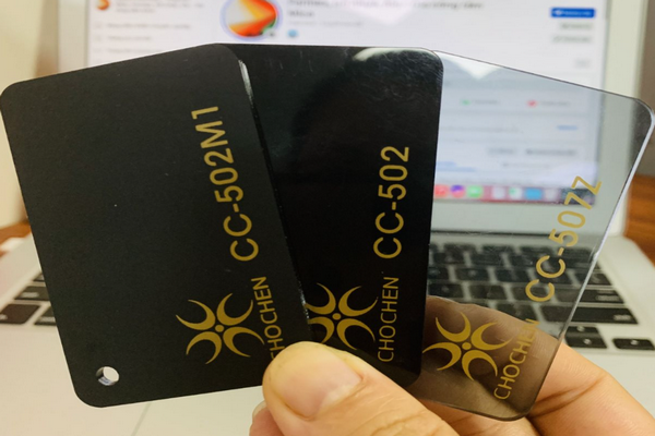 Mica đen mờ có đặc điểm gì nổi bật?