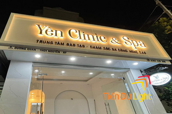 So sánh sự khác biệt giữa biển spa ngoài trời và trong nhà