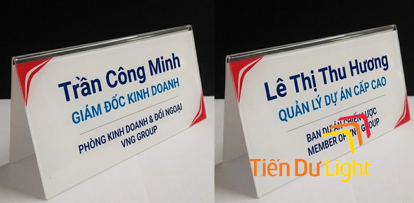 Bảng chức danh đề bàn mica 2 mặt thiết kế ấn tượng