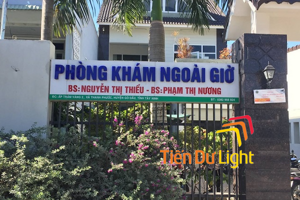 Bảng hiệu phòng khám ngoài giờ: Làm sao để nổi bật và thu hút?