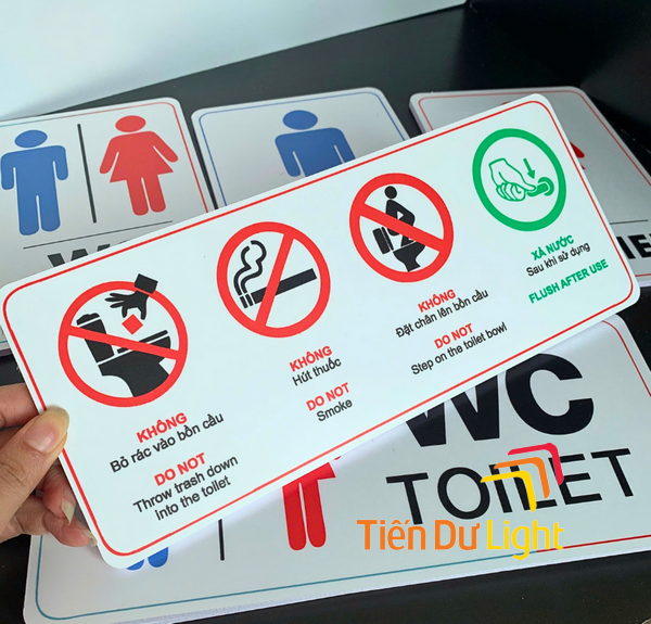 Bảng nội quy nhà vệ sinh được làm từ nhiều vật liệu khác nhau