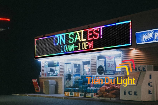 Biển hiệu LED cuộn là gì? Cấu tạo, ưu điểm và ứng dụng thực tế