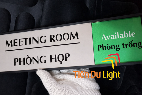 Biển phòng hợp trượt ngang được nhiều doanh nghiệp lựa chọn