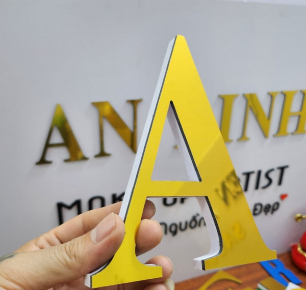 Đặc điểm của chữ alu vàng gương chân fomex