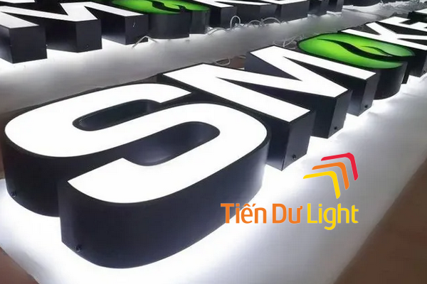 Đặc điểm của chữ hộp đèn mica