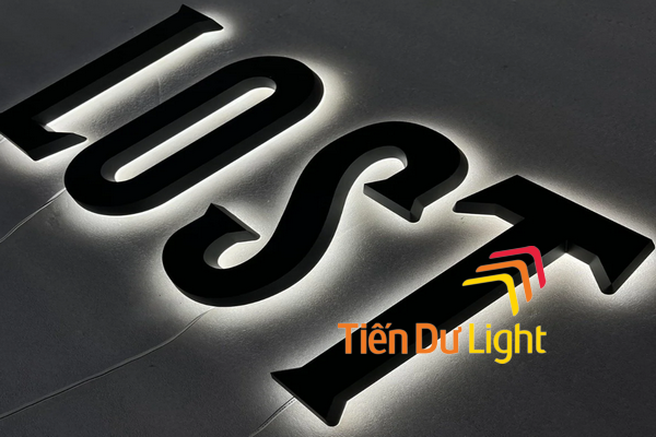 Tại sao 90% thương hiệu lớn đều lựa chọn chữ mica hắt đèn LED?
