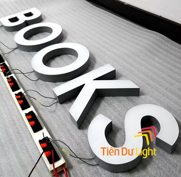 Chữ alu trắng làm biển chữ nổi đẹp, ấn tượng
