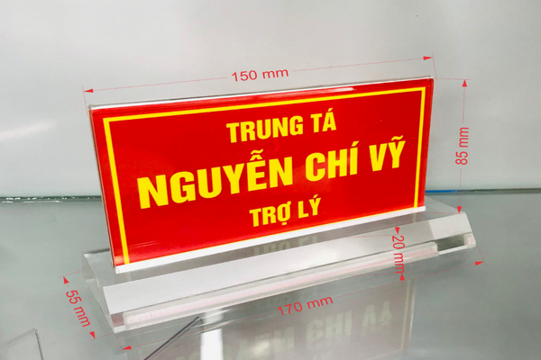 Làm bảng tên để bàn cần lựa chọn đơn vị uy tín