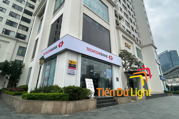 Biển hiệu mặt tiền ngân hàng