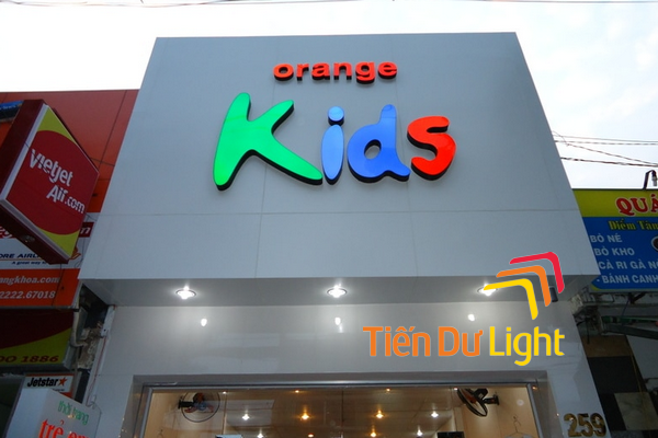 Thi công mặt dựng alu shop thời trang trọn gói, sang trọng