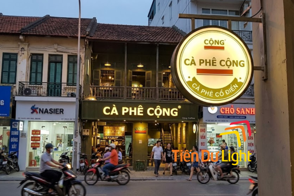Bảng hiệu vẫy ngoài trời bền đẹp, hiệu quả quảng cáo cao