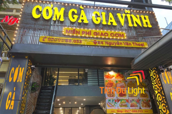 Bảng hiệu cơm gà đậm chất ngon, nhìn là muốn ghé