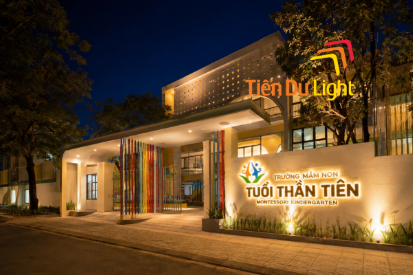 Hộp đèn biển hiệu trường mầm non phát sáng buổi tối