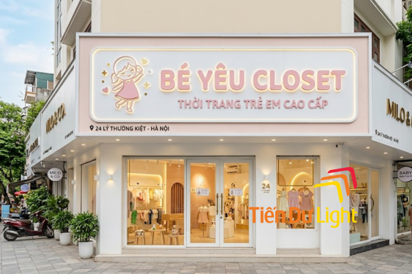 Bảng hiệu quần áo trẻ em nổi bật, thu hút khách hàng