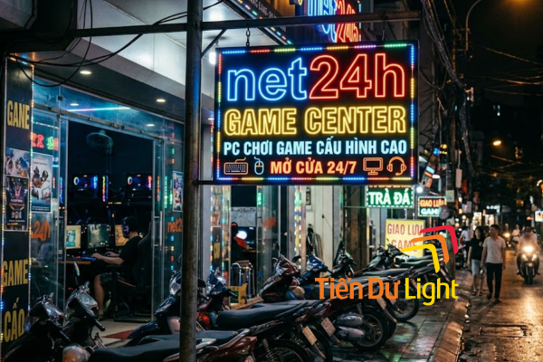 Biển vẫy quán game LED sáng rực, thu hút khách từ xa vào ban đêm