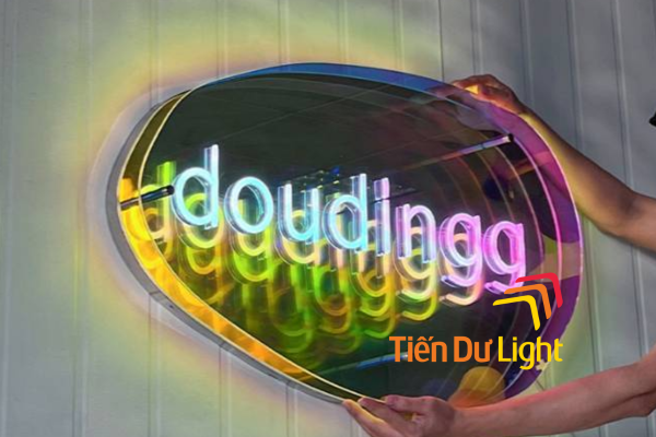 Biển vẫy vô cực: Hiệu ứng gương LED tạo chiều sâu vô tận, hút triệu view