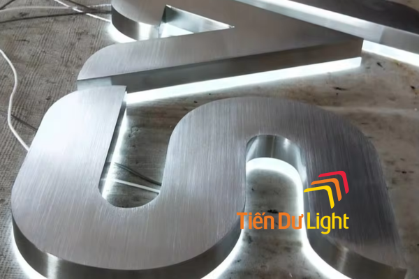 Bí quyết tạo điểm nhấn mặt tiền với chữ nổi inox mica cao cấp