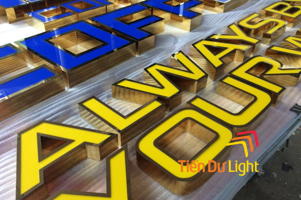 Chữ nổi mica viền inox tích hợp LED, sắc nét