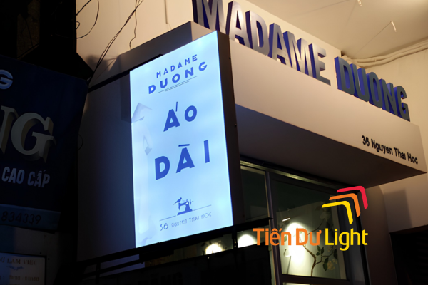 Hộp đèn 2 mặt cho cửa hàng thời trang