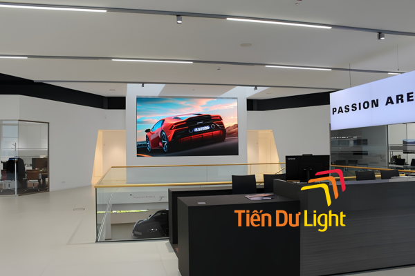 Showroom ô tô luxury với LED wall rộng phía sau hiển thị