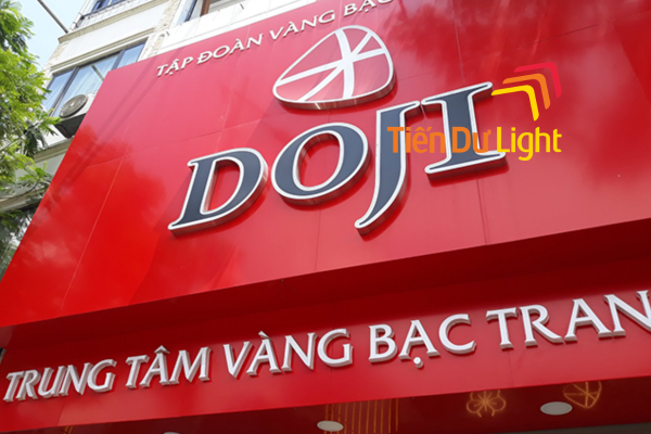 Mặt dựng cửa hàng trang sức ốp alu đẹp