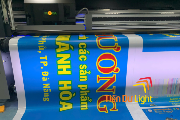 Máy in khổ lớn tại xưởng in bạt quảng cáo chuyên nghiệp