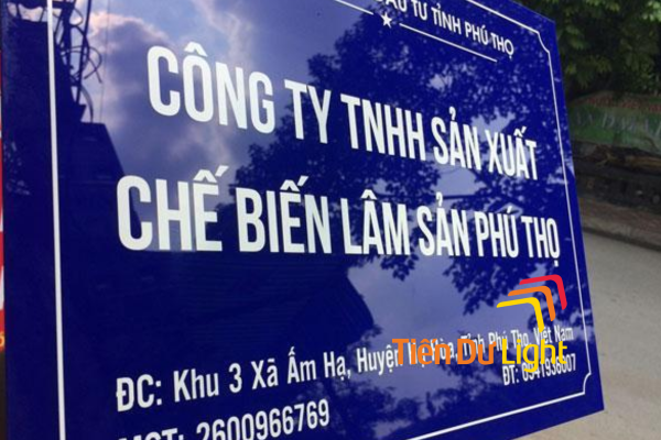 Chi phí làm bảng hiệu mica không cố định