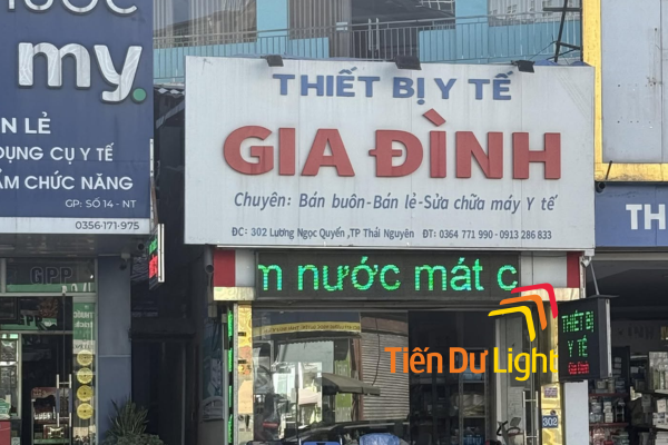 Giá thi công bảng hiệu cửa hàng thiết bị y tế 