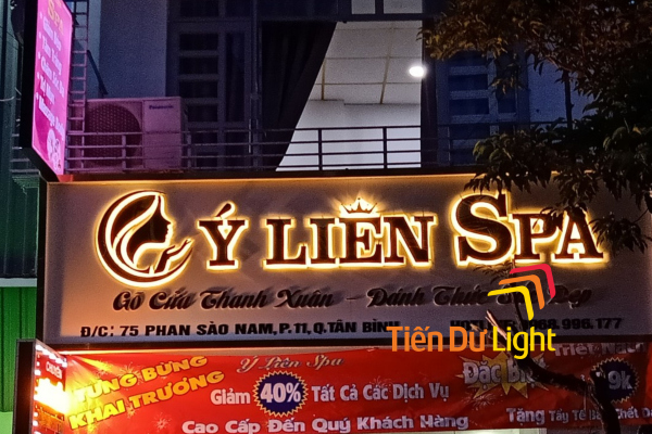 Biển quảng cáo gắn LED hắt sáng đẹp, thiết kế ấn tượng