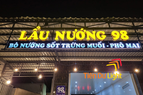 Biển quảng cáo gắn mái là gì? Ưu điểm và ứng dụng thực tế
