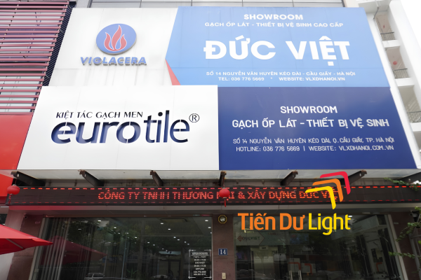 Hệ thống biển thương hiệu và phân khu trưng bày trong showroom gạch