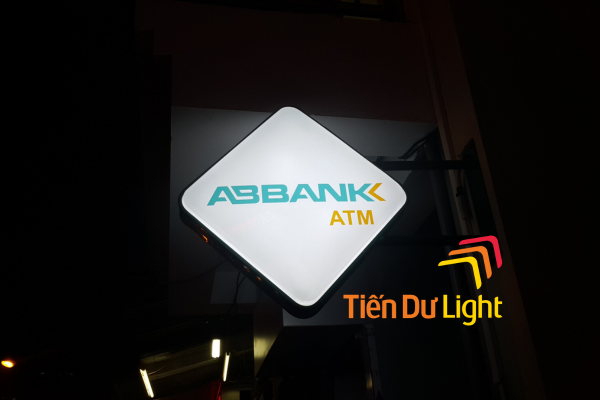 Biển vẫy ATM ngoài trời: Giải pháp chỉ dẫn rõ ràng, thu hút