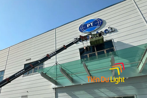 Tiến Dư Light - Đơn vị thi công chữ nổi, logo nhà máy trên cao