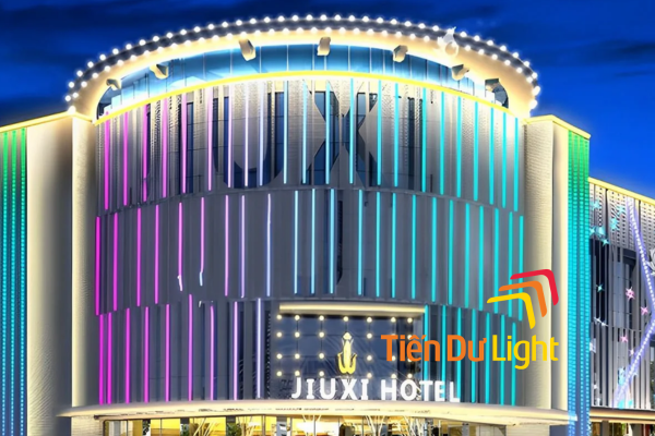 Đèn Led linear ngoài trời là gì? Cấu tạo, ưu điểm và ứng dụng thực tế