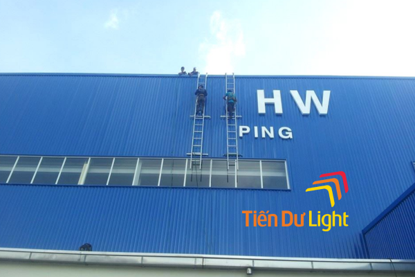 Thi công logo vách tôn nhà máy đẹp, bền, chuẩn nhận diện