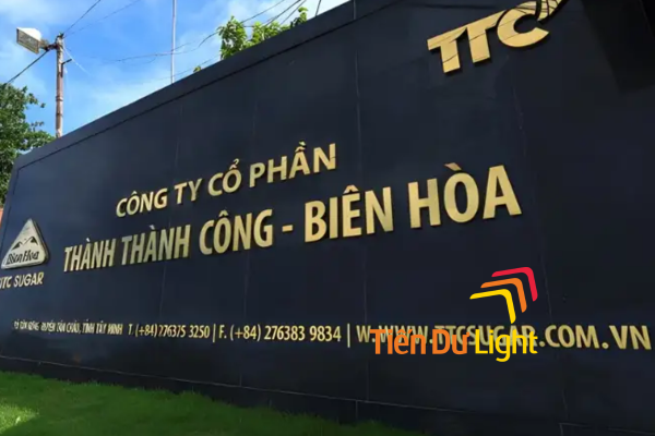 Những vật liệu phù hợp với biển bảng ngoài trời nhà máy
